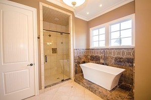 Neutral Tone Cozy Master Bathroom